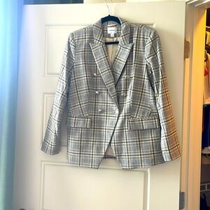 65% polyester, 33% rayon, 2% spandex. Lining 100% polyester. made in Vietnam.